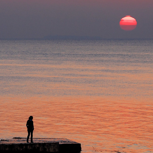 sunset beach girl geotagged horizon severn slipway clevedon 500x500 severnestuary canonef100400mmf4556lisusm avision geo:lat=51442028 geo:lon=286182