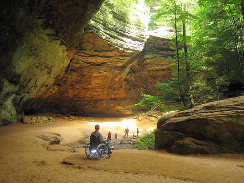 travel family guy nature rock waterfall wheelchair hike trail cave hockinghills disability ashcave ©dad