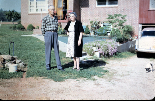 1961-05-04 Miller & Mamie at home