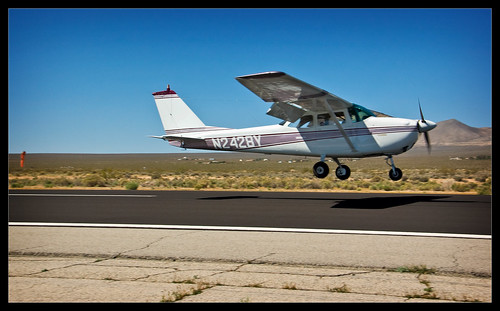 california airport desert aviation cessna inyokern cessna172 generalaviation n2428y nikkor18200mmf3556g