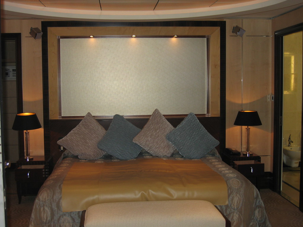 Queen Mary 2 Cabin Master Bedroom Of Queen S Grill Duplex