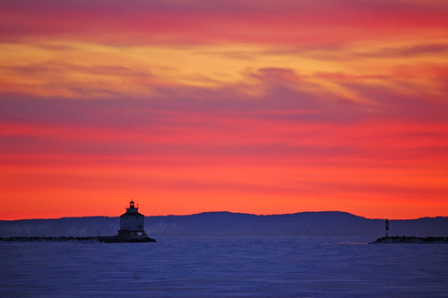 sky lighthouse ontario canada ice clouds sunrise nikkor lakesuperior thunderbay cubism 55200mm d40 nikond40 anawesomeshot manfrotto190xb manfrotto486rc2