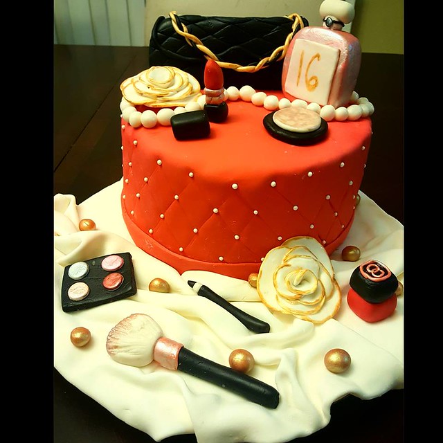 Cake by Ozzie K Cake Design