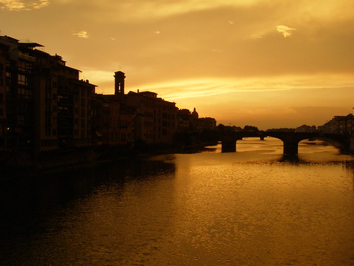 bridge sunset italy water night river amber florence italia cloudy most tuscany firenze arno toscana zachód zachod rzeka włochy wlochy toskania florencja bursztynowy