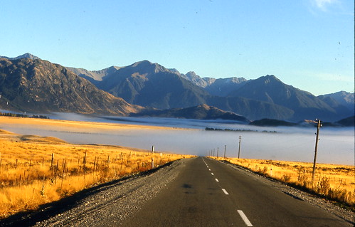 road light newzealand mist mountain sunrise highway canterbury nz tussock castlehill craigeburn craigeburnranges