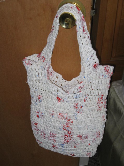 recycled craft: plastic grocery bag tote | Flickr - Photo Sharing!