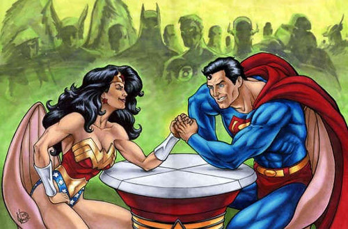 Outra coisa, nunca ficou claro que sempre no confronto Superman x Mulher ma...