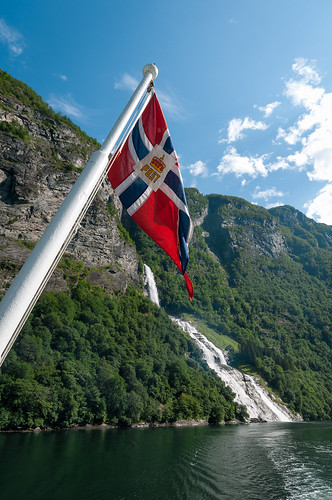 sky mountain mountains norway geotagged norge waterfall view wasserfall forrest flag scenic norwegen himmel berge fjord wald fahne flagge geiranger geirangerfjord noreg møreogromsdal steil postschiff geo:lat=6210454987 geo:lon=710513400