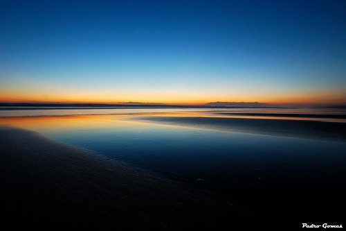 blue sunset sky orange costa beach water yellow digital pod sand nikon colours dusk d70s nikond70s da dslr joby pmsmgomes nikonstunninggallery praiadamorena caparicaportugaltamron11mmgorilla