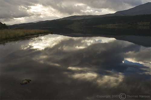 summer lake reflection water sunrise landscape scotland highlands calm serene loch lochgarry scottishhighlands