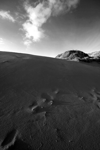 blackandwhite bw beach sunrise geotagged sand dunes handheld gower stevecastle bloodyearly whitfordpoint geo:lat=51639435 geo:lon=423317