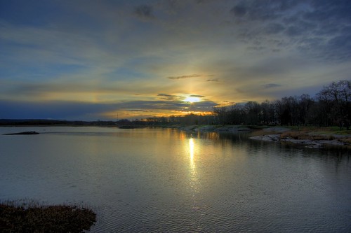blue winter sky cloud sun lake reflection water yellow sunrise december pentax sweden ripples sverige vänern vänersborg pentaxk10d