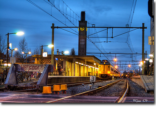city railroad station train geotagged evening nederland railway enschede hdr twente stad overijssel spoorwegen canoneos400d geo:lat=52222884 geo:lon=6892623