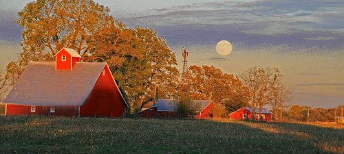 autumn sunset sky moon fall beautiful barn photoshop illinois big midwest pretty farm unique gorgeous barns harvest large iowa planets harvestmoon hillsdale quadcities hillsdaleillinois