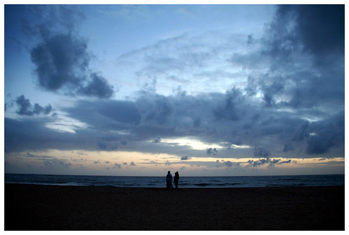 sunset sea people praia beach clouds lafotodelasemana mar gente pôrdosol monsoon nuvens srilanka negombo monção ceilão lfs0607082011 lpidyllic
