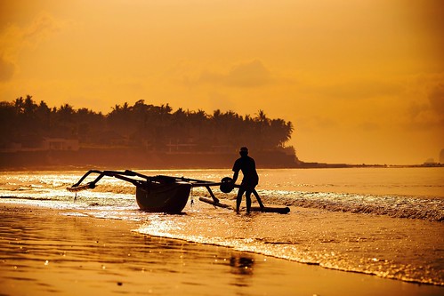 sunrise bali indonesia silhuette unrecognizableperson fisherman boat tradition realpeople water silhouette men modeoftransport beautyinnature oneperson scenics nature nauticalvessel outdoors warm tropicalclimate contrajour backlit copyspace