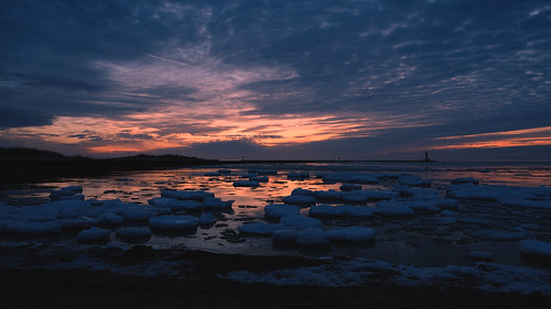 beach winter ice sunrise lake michigan waukegan