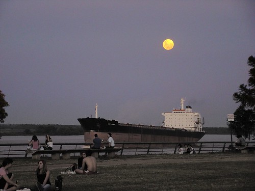 sunset moon argentina atardecer evening noche picnic barco ship sundown vessel cargo luna fullmoon rosario lunallena domingo anochecer findesemana ríoparaná paranáriver parquedelascolectividades