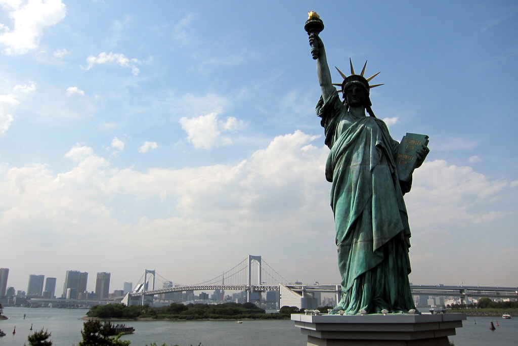Tokyo - Odaiba: Statue of Liberty Replica and Rainbow Bridge