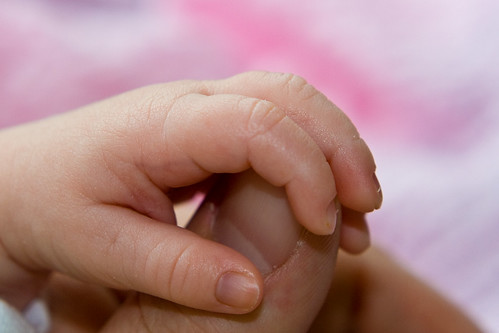 baby macro closeup hands fingers explore thumb diamondclassphotographer flickrdiamond highestposition170onsundaymarch302008