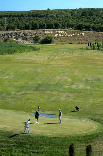 grass golf washington dino orchard pizza golfcourse golfers granger puttputtgolf ut2004 i82 yakimacounty interstate82 dbdisavow