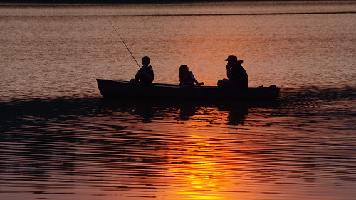 family sunset sun lake reflections golden boat fishing dad tennessee father daughter son olympus canoe williamsport zuiko picnik maury zd e520 40150f3545 travisbatton tnolyshooter bluecatlake