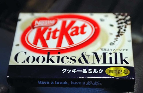 Cookies & Milk KitKat