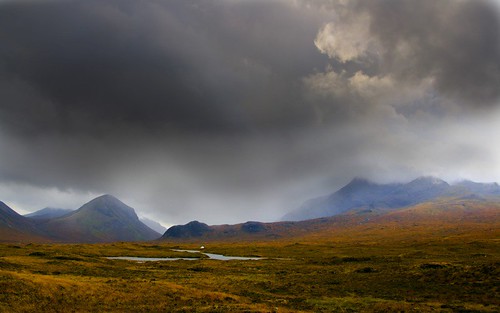 mountain skye wet rain clouds shower scotland escocia explore moor bog schottland schotland ecosse scozia sligachan marsco cotcmostfavorited sgurrnangillean scenicsnotjustlandscapes