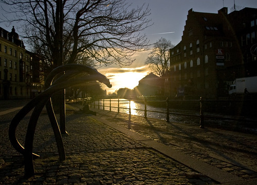 light sculpture sun building tree sunrise river sweden uppsala sverige fyris fyrisån explored karamanis