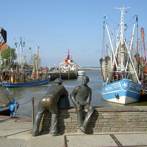 geotagged harbour hafen nordsee neuharlingersiel 500x500 krabbenkutter geo:lat=53699771 geo:lon=7703404