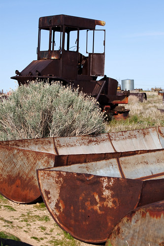california ca old tractor rural rust decay rusty lancaster farmequipment canonef70200mmf28lisusm canoneos5dmarkii canon5dmarkii