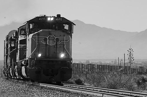 arizona desert tucson railway trains vail unionpacific willcox southernpacific railroadpass sunsetroute sulphurspringsvalley
