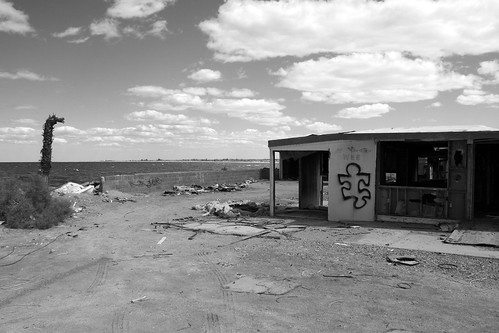 california sea building abandoned beach geotagged decay urbanexploration vacant deserted saltonsea urbex salton saltonseabeach geo:lat=333738651000004 geo:lon=116006000499999