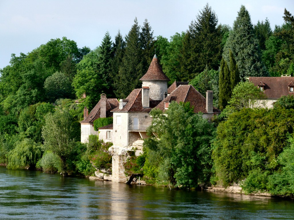 Dordogne banks at Meyronne