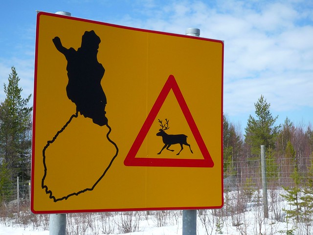 Señal de ciudado renos (o alces) de Finlandia