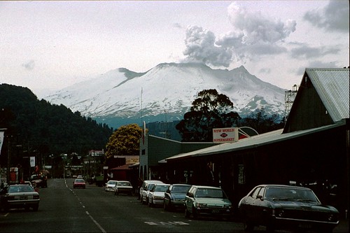 newzealand mountains 35mm volcano kodak smoke september scanned ash 1995 kodachrome eruption asa200 lahar ohakune mtruapehu