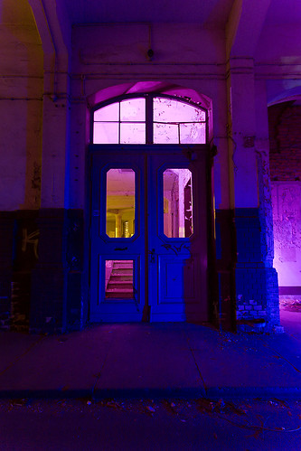 door pink blue lightpainting building abandoned night frames industrial decay flash bricks leipzig urbanexploration strobe efs1022 canoneos40d