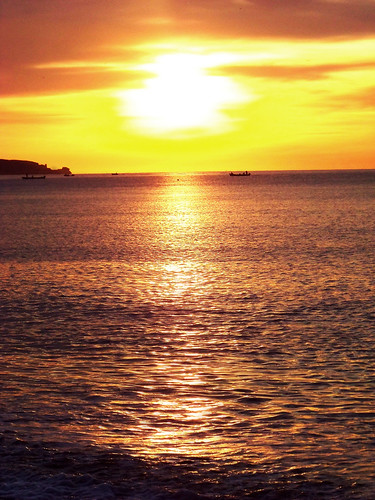 sea sun sol beach water yellow backlight clouds sunrise contraluz mar agua playa paisaje amanecer amarillo nubes 100views málaga horizonte malagueta 100vistas ltytr1 coolestphotographers