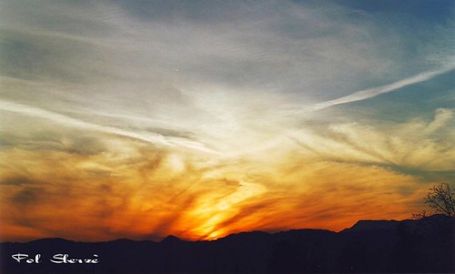 prealpivicentine silhouette sunset tramonto clouds nuvole sky cielo schio vicenza veneto italy polsberzè yellow analogic analogiccamera analogica macchinafotograficaanalogica canon canoneos300