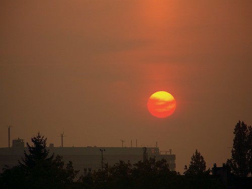 morning sky sun sunrise interestingness kodak himmel explore sema düsseldorf sonne sonnenaufgang morgen sabah roterhimmel gökyüzü güneş ozan pempelfort gündoğumu ozandanışman z712 kodakz712 z712is ozandanisman