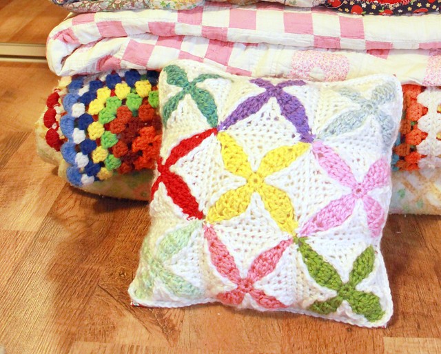 How to Make a Quillow - a quilt and pillow combined, easy to make