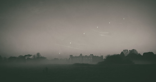 syon syonhousepark syonpark syonhouse building monochrome architecture moon field night dark distorted fog middlesex iconic mist brentford isleworth grass sepia horizon sky skyline london landscape nature outdoor old simonandhiscamera thames woods winter explore