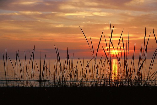 sunset beach water michigan lakemichigan greatlakes pentwater canoneosrebelx westmichigan fujisensia200