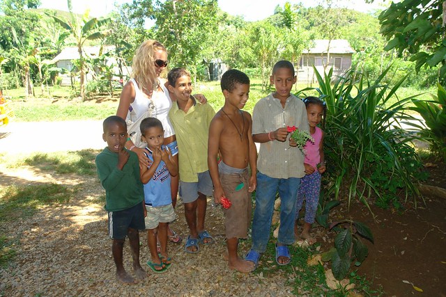 Poder estar con la gente local es algo que siempre enriquece como persona y como viajero, cada cuál elige lo que quiere, pero para mí, ir a un país como República Dominicana y no interactuar con sus amables gentes es un error.