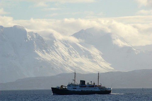 schnee snow norway landscape ship norwegen landschaft schiff hurtigruten troms trondenes msnordstjernen
