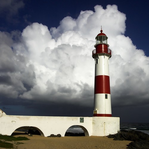 brazil lighthouse praia beach brasil clouds arches nikond50 bahia nuvens salvador farol itapuã stormclouds arcos jimsk afsdxzoomnikkor1855mmf3556ged duetos