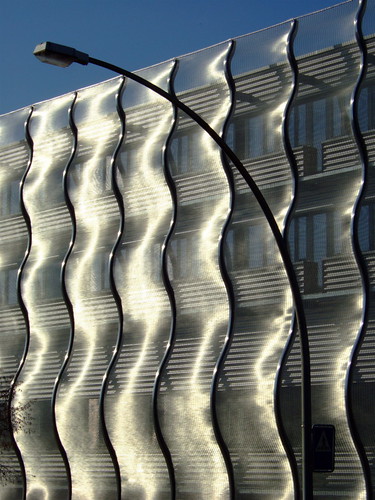 building art architecture switzerland suisse wave lausanne curve bâtiment façade métal artschool ecal renens schoolofart courbes supershot bernardtschumi mywinners écolecantonaledartdelausanne universiryofartanddesign