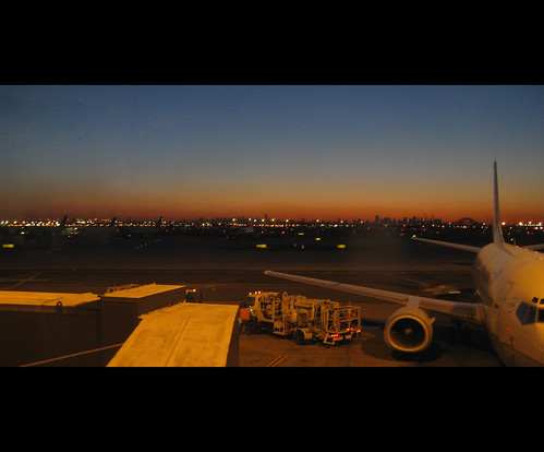 nyc newyork skyline plane sunrise airplane dawn early airport pretty manhattan continental aeroplane boeing newark daybreak 737 boeing737 newarklibertyinternational