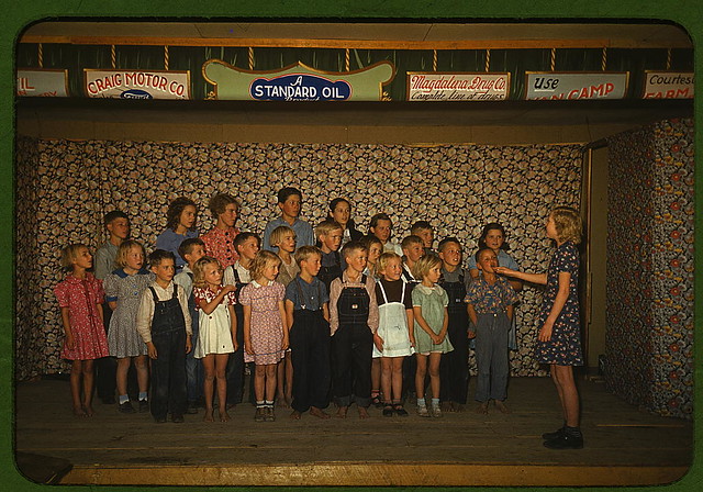 School children singing, Pie Town, New Mexico (LOC)