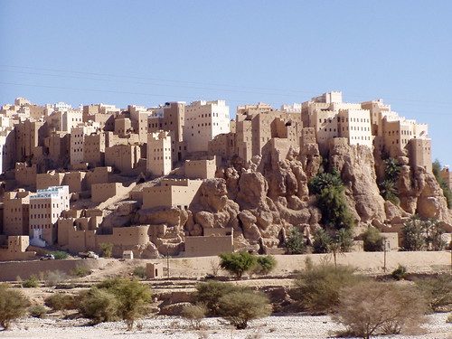 architecture town vernacular arabian peninsula wadi hilltop yemeni hadramawt حضرموت hadhramawt hadhramaut yemn hajarain hajarayn alhajjarayn southyemen governorate alhajarayn hajjarain hadhramautgovernorate